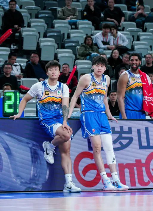 跟闹着玩一 跟闹着玩一