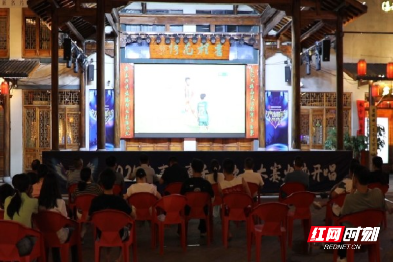 赛场外, 余家商户巧