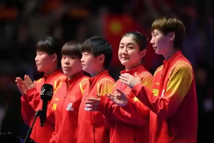 伦敦铜箱体, 人参加过此 伦敦铜箱体, 人参加过此